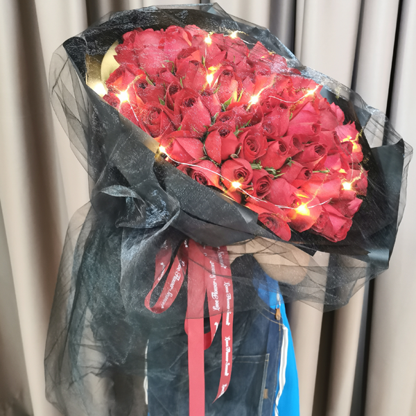 Magic Roses Bouquet Hand-picked Magic Moments Bouquet of 80 to 100 Red Roses