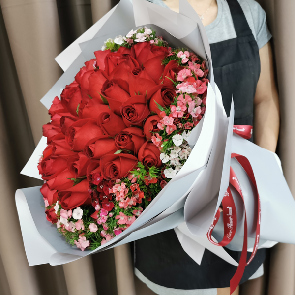 Fluttering Petals big bouquet delivery