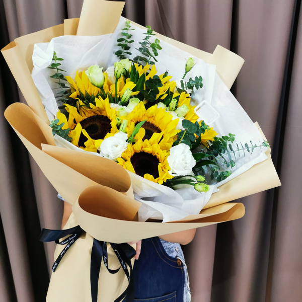 Happy Days sunflower bouquet